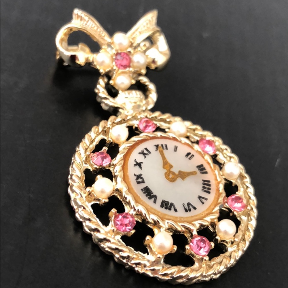 VINTAGE FAUX CLOCK GOLDTONE BROACH